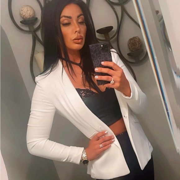 Meet your Posher, Erica - Picture 1 of 1